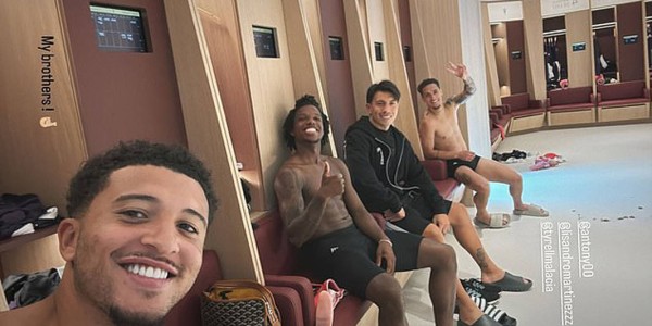 桑乔或为女友赴美国踢球，拒绝罗马不只为钱！与曼联五鼠兄弟欢笑合影