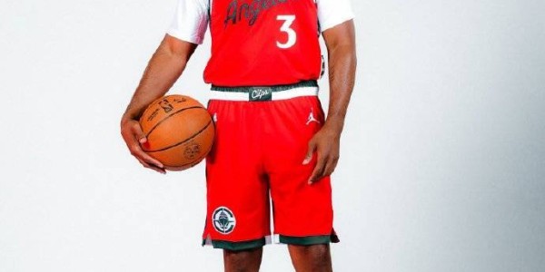 保罗身着3号球衣亮相：回归快船是不需要思考的决定